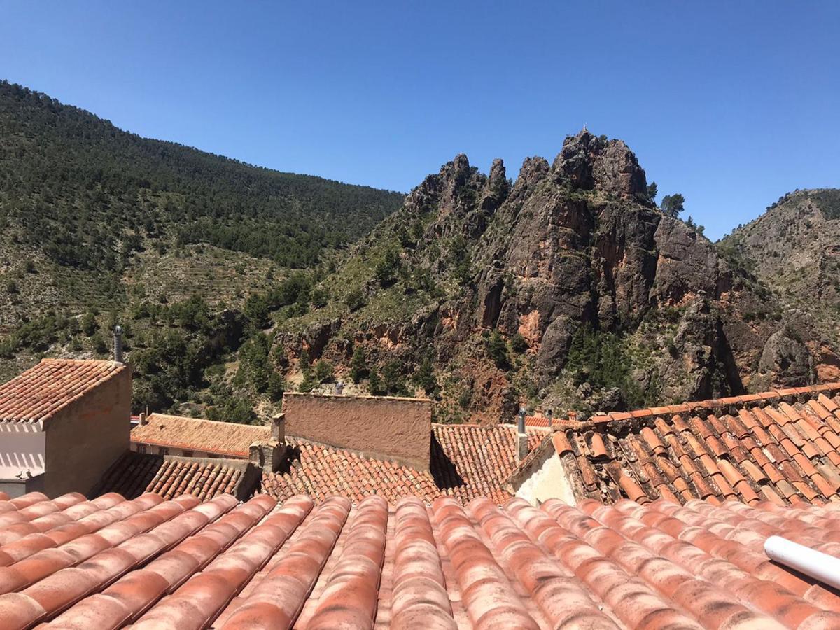 Alojamientos Rurales Entre Rocas Айна Екстериор снимка