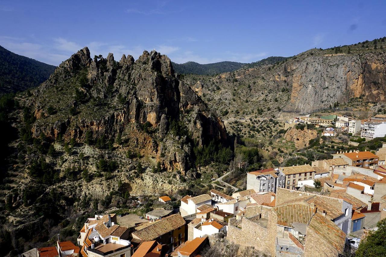 Alojamientos Rurales Entre Rocas Айна Екстериор снимка