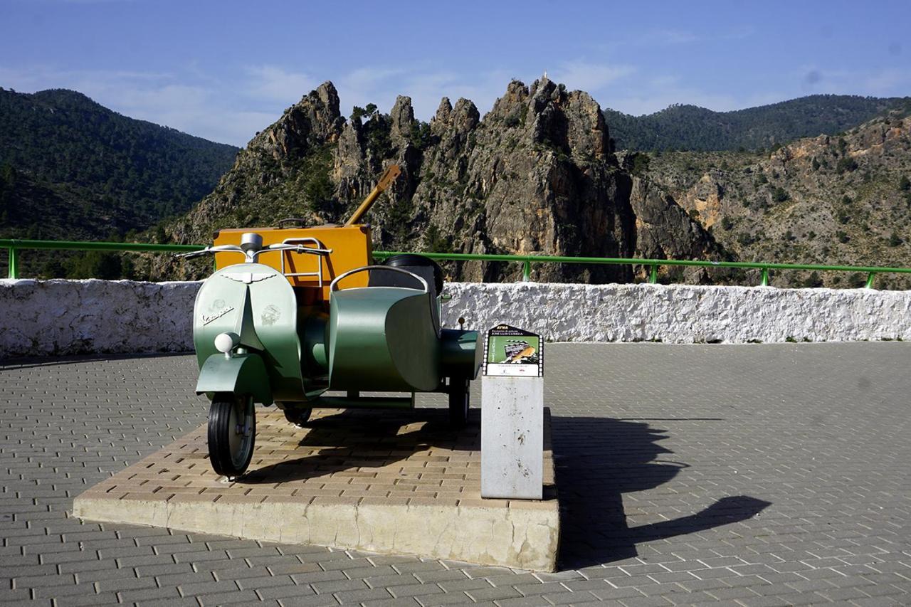 Alojamientos Rurales Entre Rocas Айна Екстериор снимка