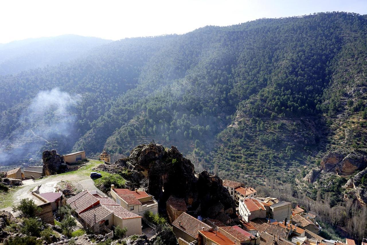 Alojamientos Rurales Entre Rocas Айна Екстериор снимка
