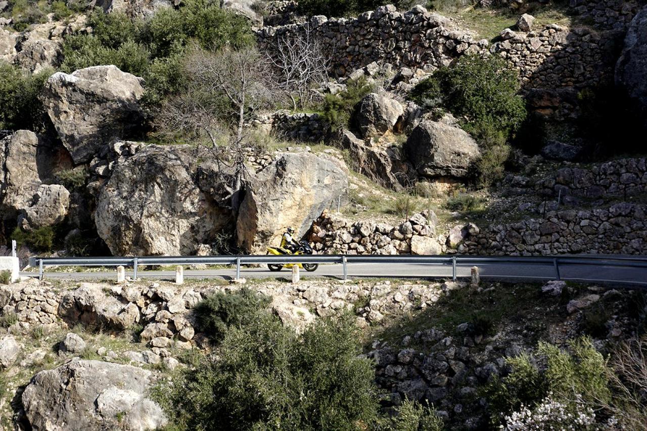 Alojamientos Rurales Entre Rocas Айна Екстериор снимка
