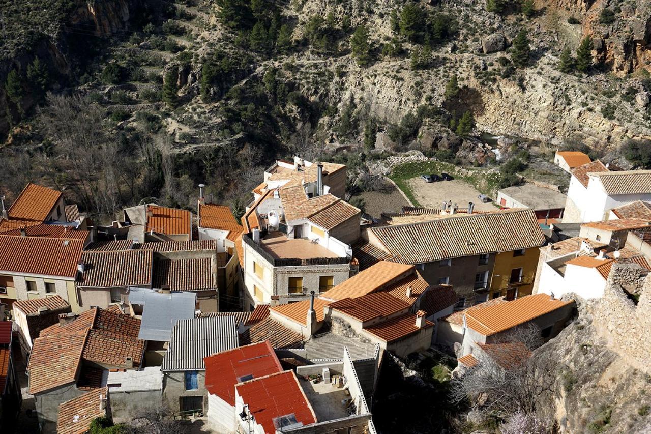Alojamientos Rurales Entre Rocas Айна Екстериор снимка