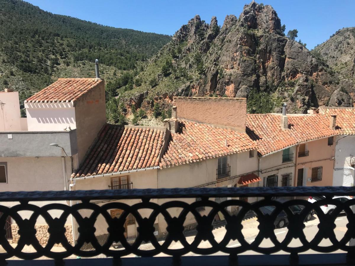 Alojamientos Rurales Entre Rocas Айна Екстериор снимка