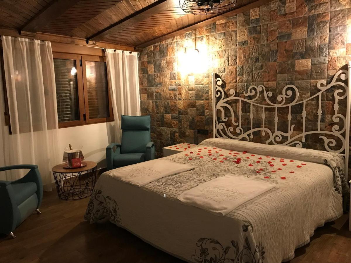 Alojamientos Rurales Entre Rocas Айна Екстериор снимка
